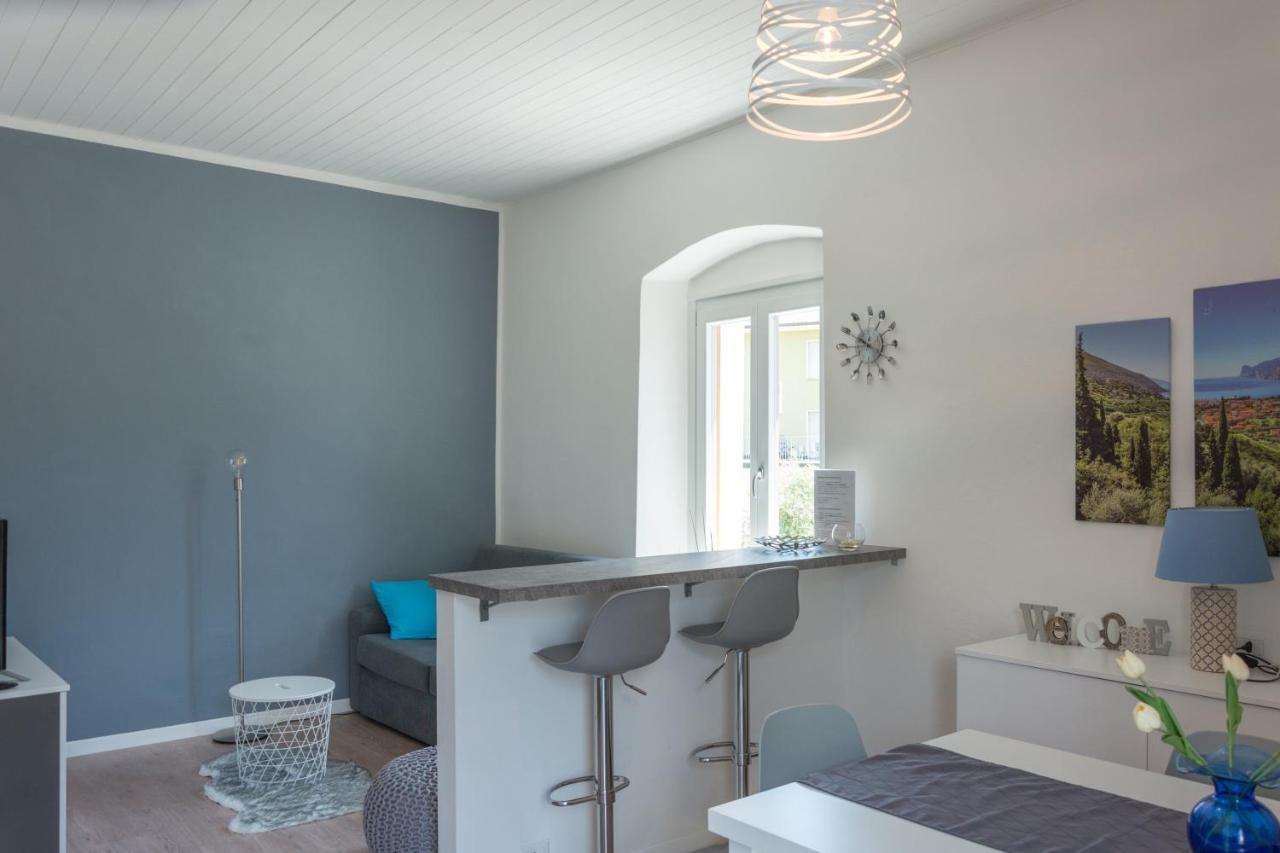 Nirvana Apartments Torbole Sul Garda Exterior foto