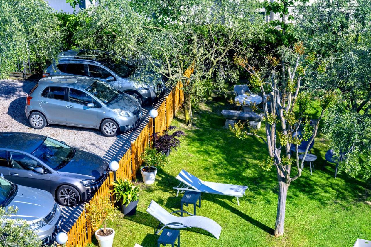 Nirvana Apartments Torbole Sul Garda Exterior foto