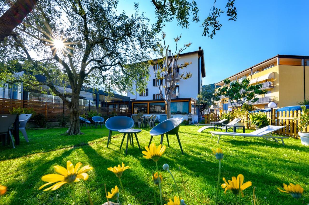 Nirvana Apartments Torbole Sul Garda Exterior foto