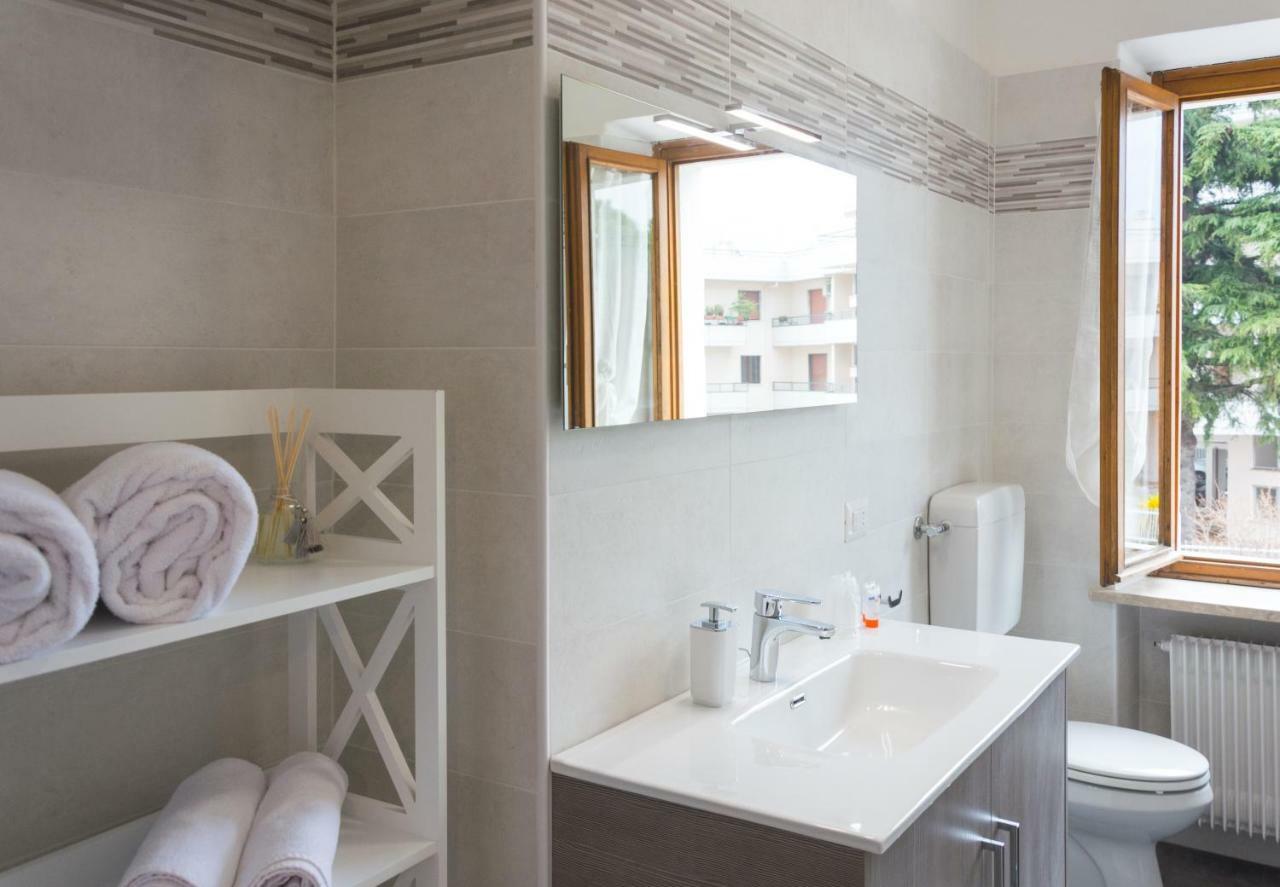 Nirvana Apartments Torbole Sul Garda Exterior foto